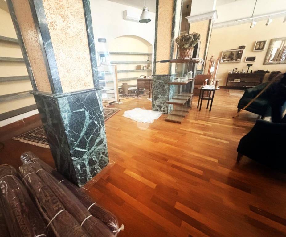 negozio in vendita a Broni