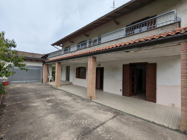 esavano in vendita a Broni