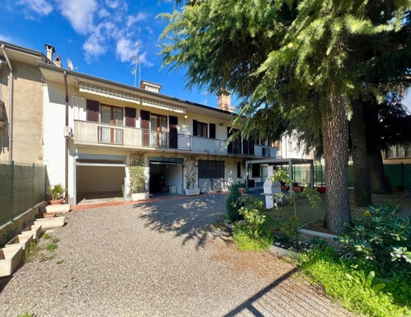 casa indipendente in vendita a Broni