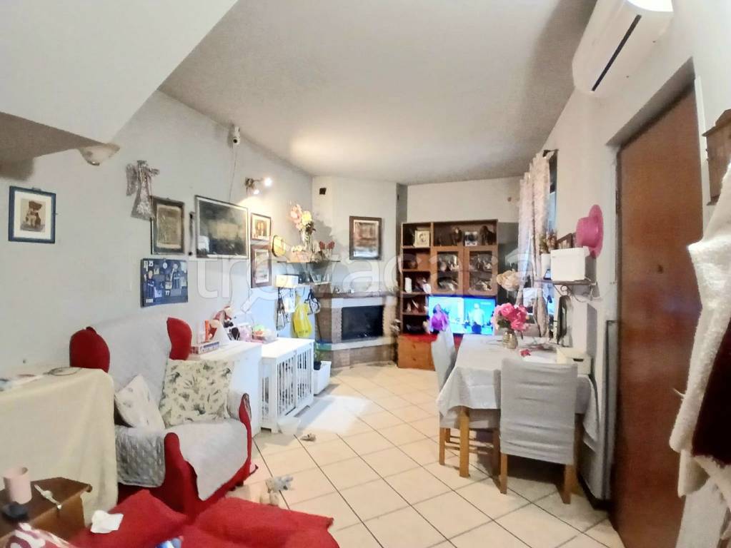 casa indipendente in vendita a Broni in zona Colombirola