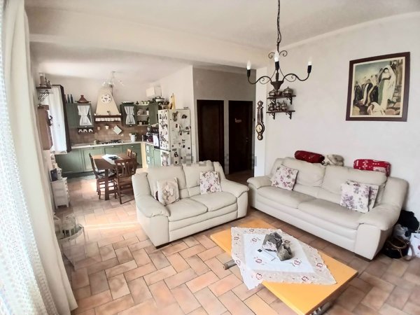 casa indipendente in vendita a Broni