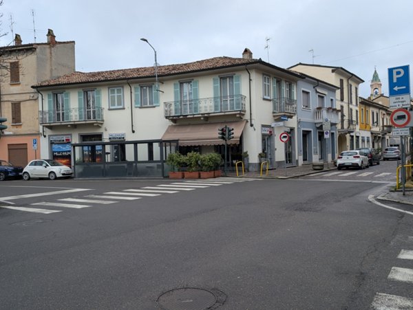locale commerciale in vendita a Broni