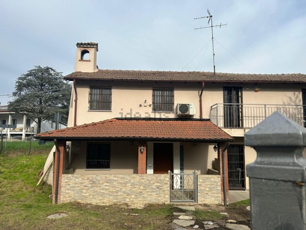 casa indipendente in vendita a Broni