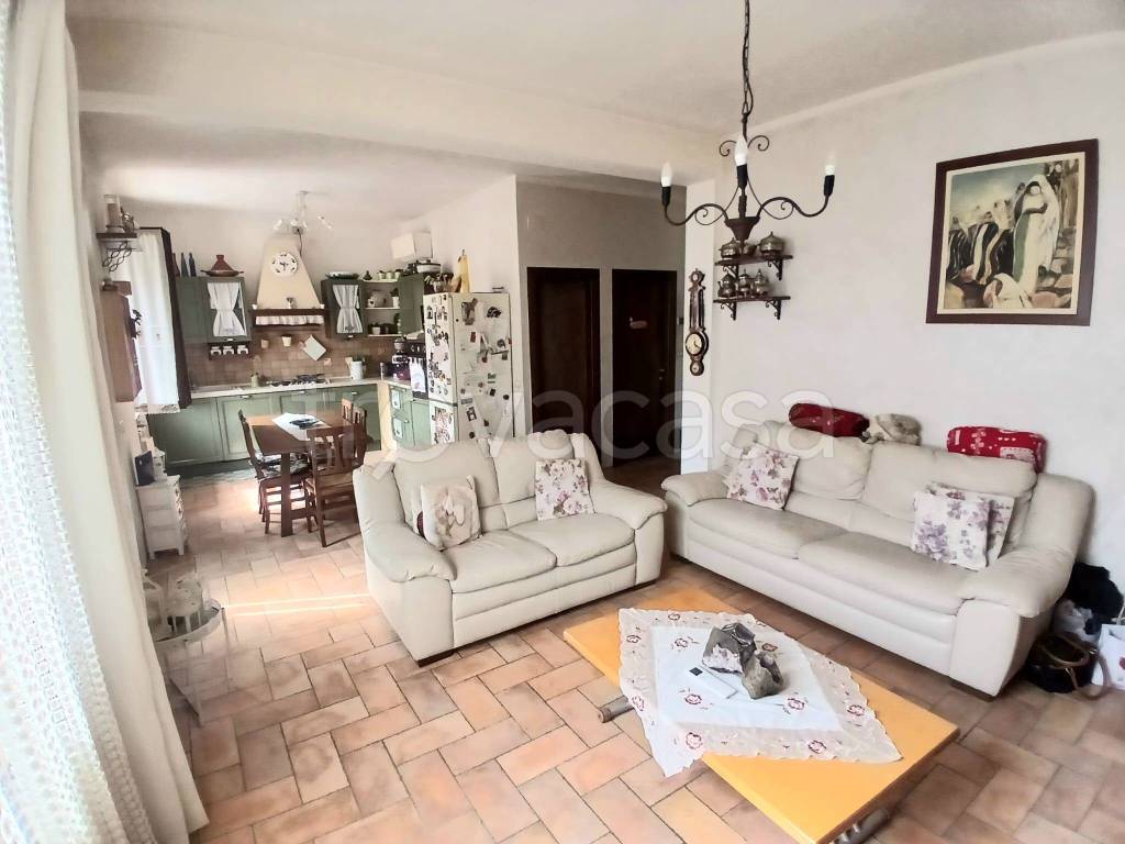 casa indipendente in vendita a Broni