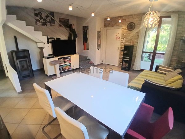 casa indipendente in vendita a Broni