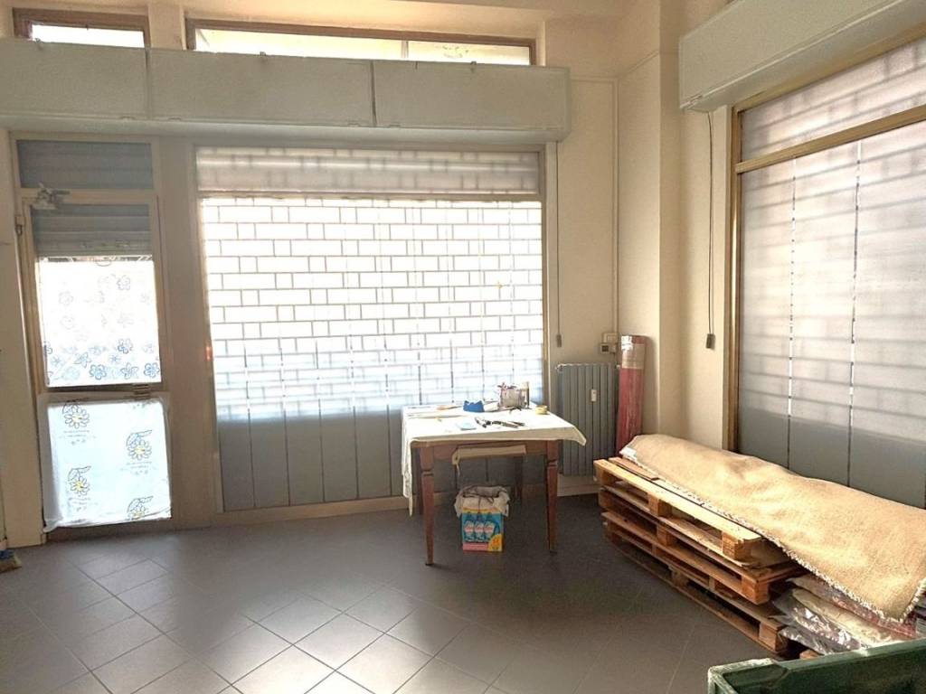 negozio in vendita a Broni