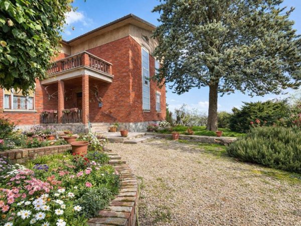 casa indipendente in vendita a Calvignano