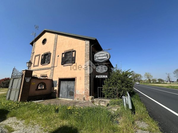 negozio in vendita a Campospinoso Albaredo in zona Albaredo Arnaboldi