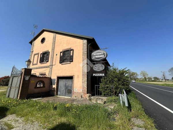 negozio in vendita a Campospinoso Albaredo in zona Moranda