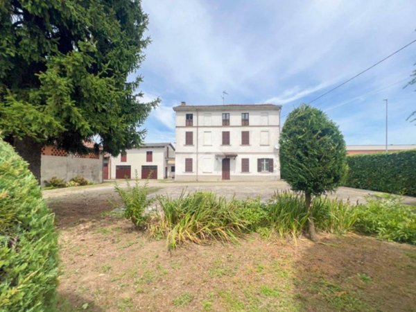 casa indipendente in vendita a Campospinoso Albaredo
