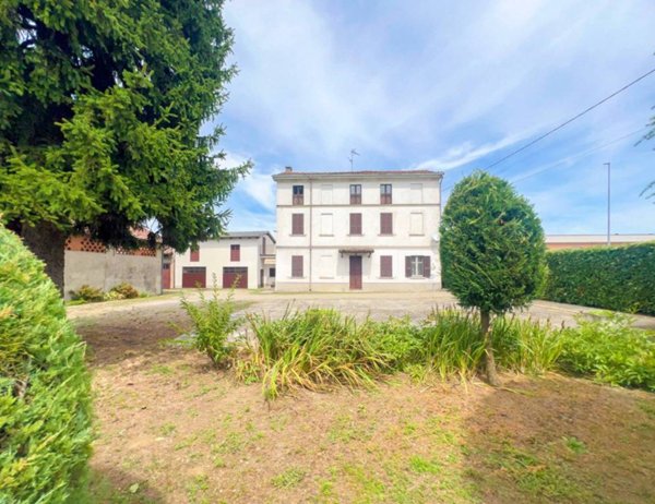 casa indipendente in vendita a Campospinoso Albaredo in zona Albaredo Arnaboldi