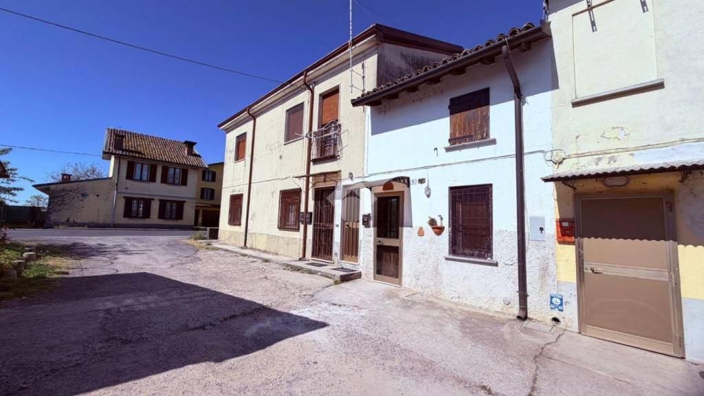 casa indipendente in vendita a Campospinoso Albaredo in zona Moranda