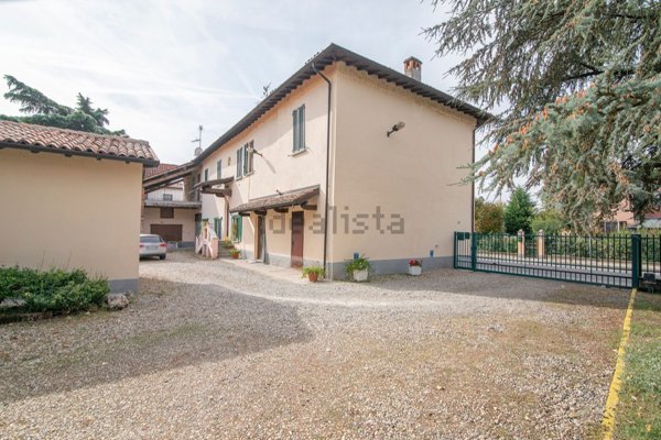 casa indipendente in vendita a Campospinoso Albaredo in zona Albaredo Arnaboldi