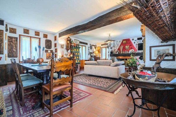 casa indipendente in vendita a Campospinoso Albaredo in zona Albaredo Arnaboldi