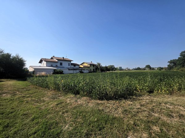 terreno edificabile a Campospinoso Albaredo in zona Albaredo Arnaboldi