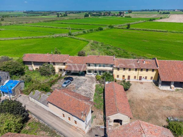 casa indipendente in vendita a Candia Lomellina