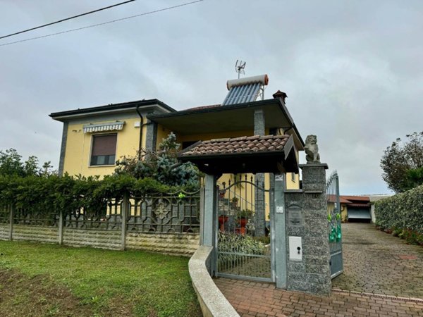 casa indipendente in vendita a Candia Lomellina