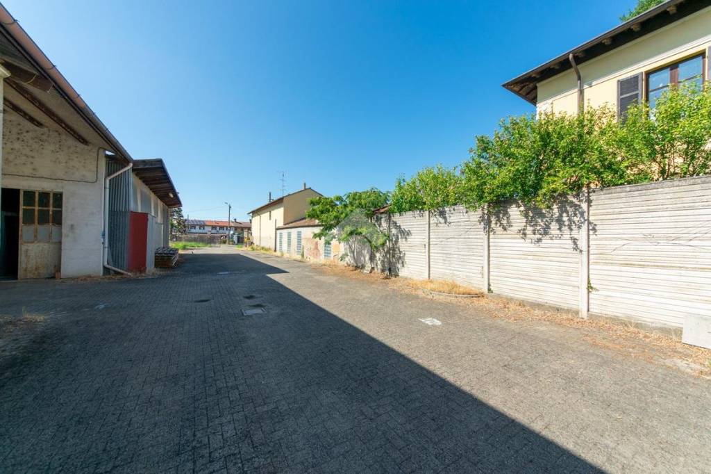 locale commerciale in vendita a Candia Lomellina