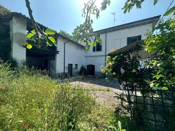 casa indipendente in vendita a Canneto Pavese in zona Colombarone