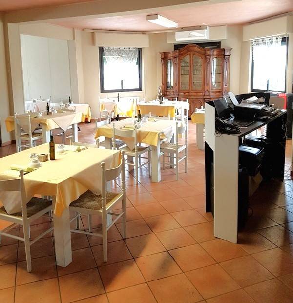 negozio in vendita a Canneto Pavese in zona Colombarone