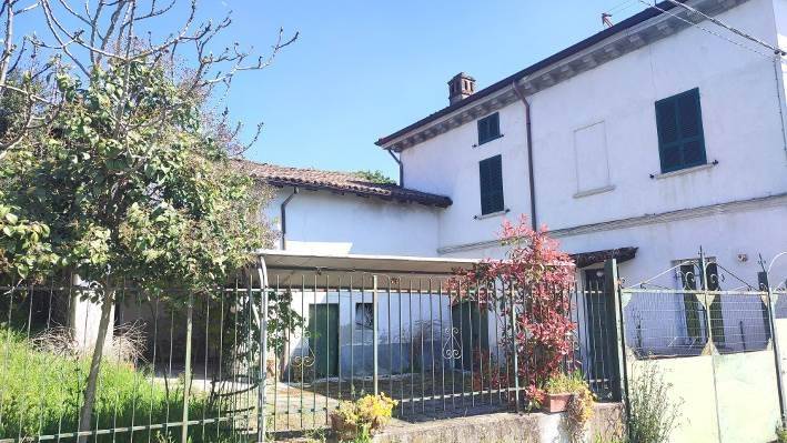 casa indipendente in vendita a Canneto Pavese in zona Colombarone