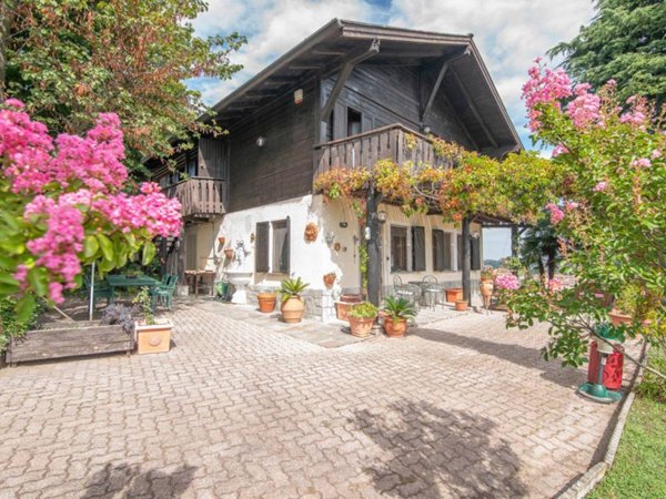casa indipendente in vendita a Canneto Pavese in zona Monteveneroso