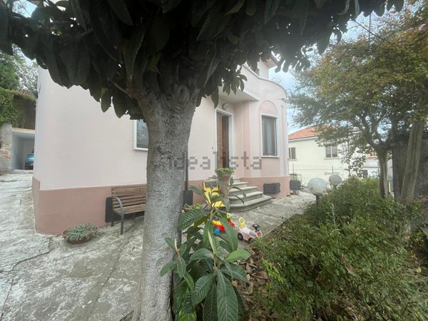 casa indipendente in vendita a Canneto Pavese