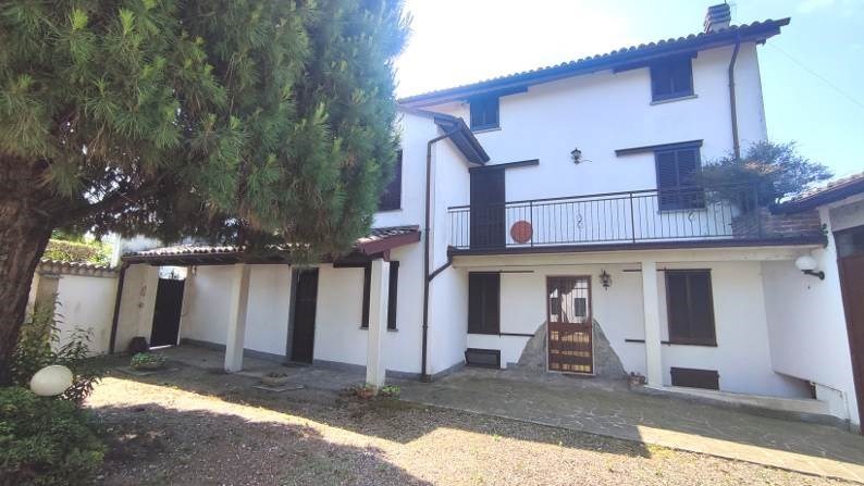 casa indipendente in vendita a Canneto Pavese