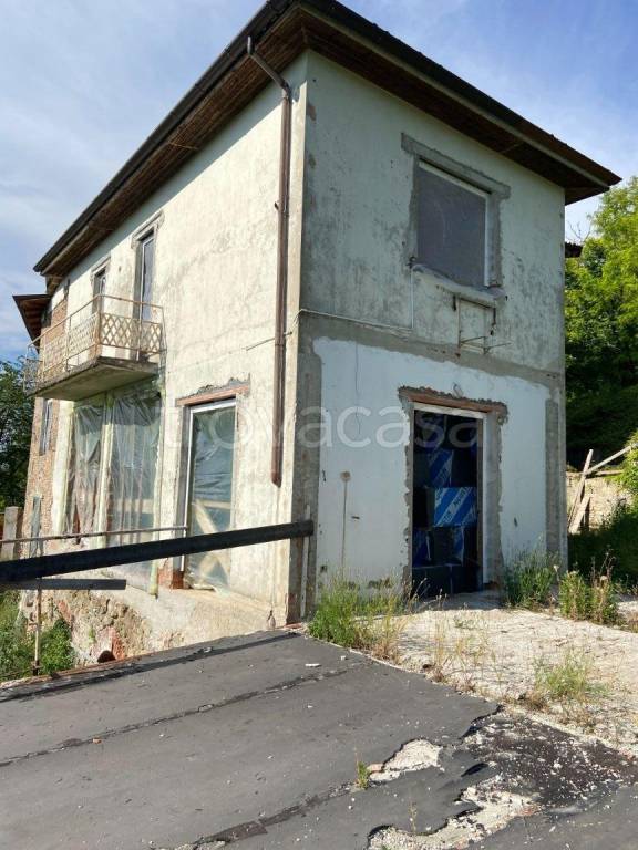 casa indipendente in vendita a Canneto Pavese