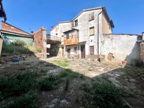 casa indipendente in vendita a Canneto Pavese in zona Monteveneroso