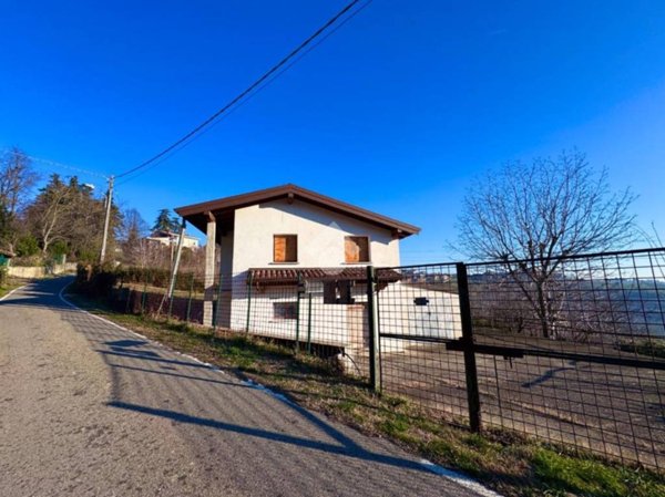 casa indipendente in vendita a Canneto Pavese in zona Vergomberra