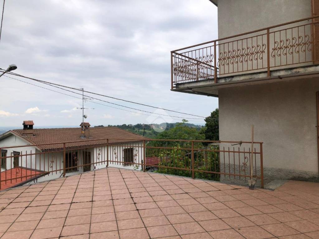 casa indipendente in vendita a Canneto Pavese in zona Monteveneroso