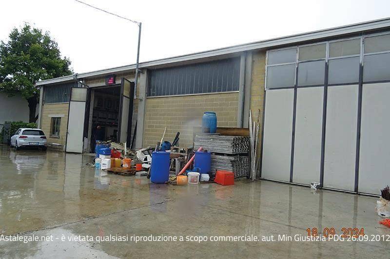 locale commerciale in vendita a Canneto Pavese
