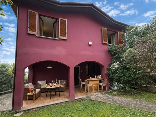 casa indipendente in vendita a Canneto Pavese in zona Colombarone