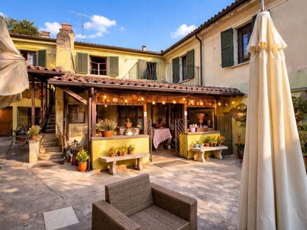 esavano in vendita a Canneto Pavese