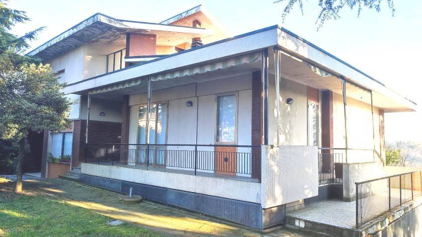 casa indipendente in vendita a Canneto Pavese in zona Colombarone