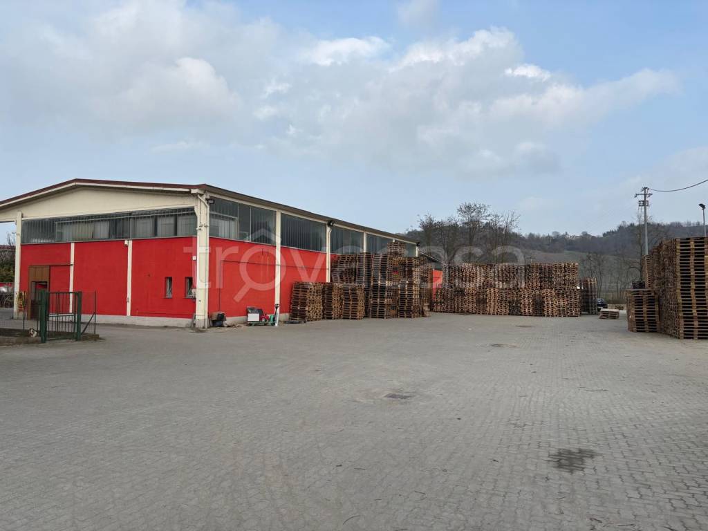 locale commerciale in vendita a Canneto Pavese in zona Vigalone