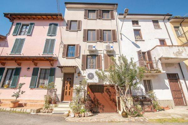 casa indipendente in vendita a Canneto Pavese in zona Monteveneroso