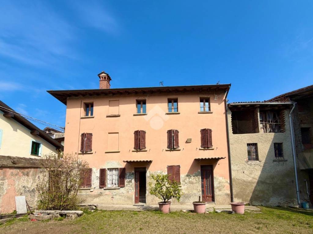 casa indipendente in vendita a Canneto Pavese in zona Monteveneroso