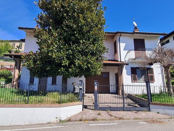 casa indipendente in vendita a Canneto Pavese in zona Montù de' Gabbi