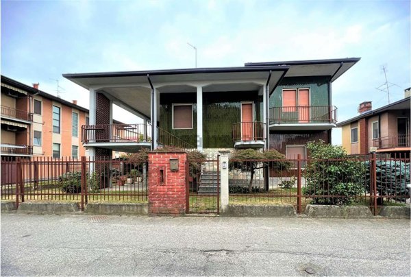 casa indipendente in vendita a Carbonara al Ticino
