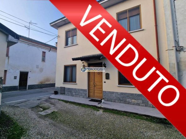 casa semindipendente in vendita a Carbonara al Ticino