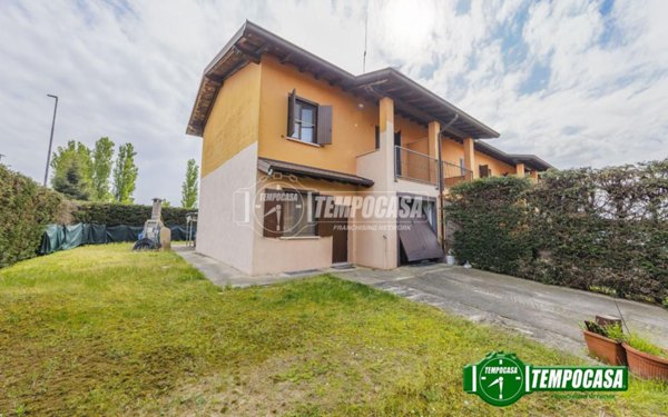 casa indipendente in vendita a Carbonara al Ticino