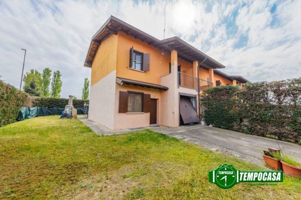 casa indipendente in vendita a Carbonara al Ticino