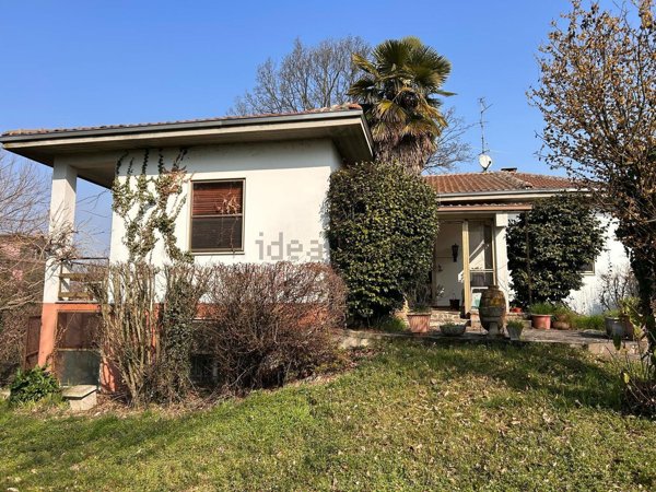 casa indipendente in vendita a Carbonara al Ticino