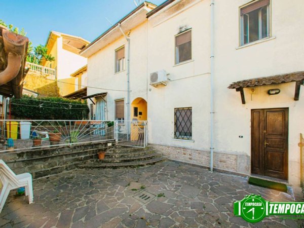 casa indipendente in vendita a Carbonara al Ticino