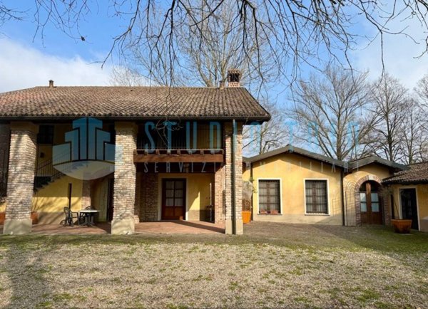 negozio in vendita a Carbonara al Ticino