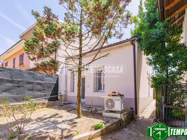 casa indipendente in vendita a Carbonara al Ticino