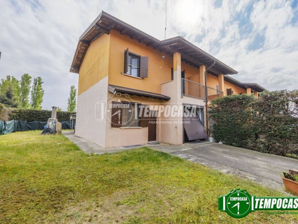 casa indipendente in vendita a Carbonara al Ticino