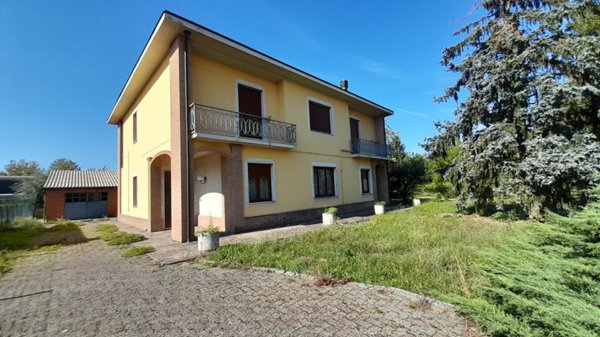 negozio in vendita a Casanova Lonati